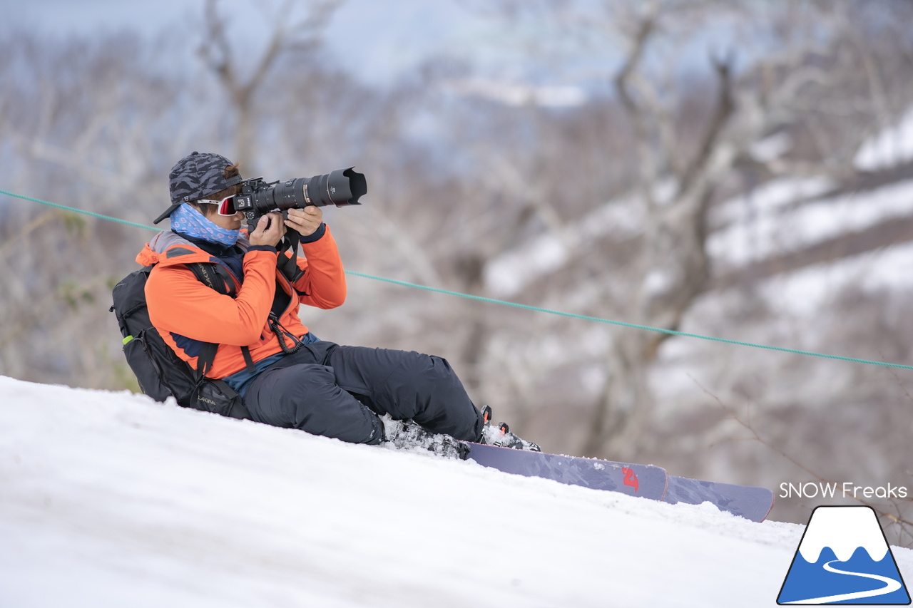 Photographer・岡﨑宜紀さんのスキー撮影にお邪魔してみたら...。撮る側も撮られる側も、笑顔いっぱい。とても楽しい撮影現場でした in ニセコ東急 グラン・ヒラフ